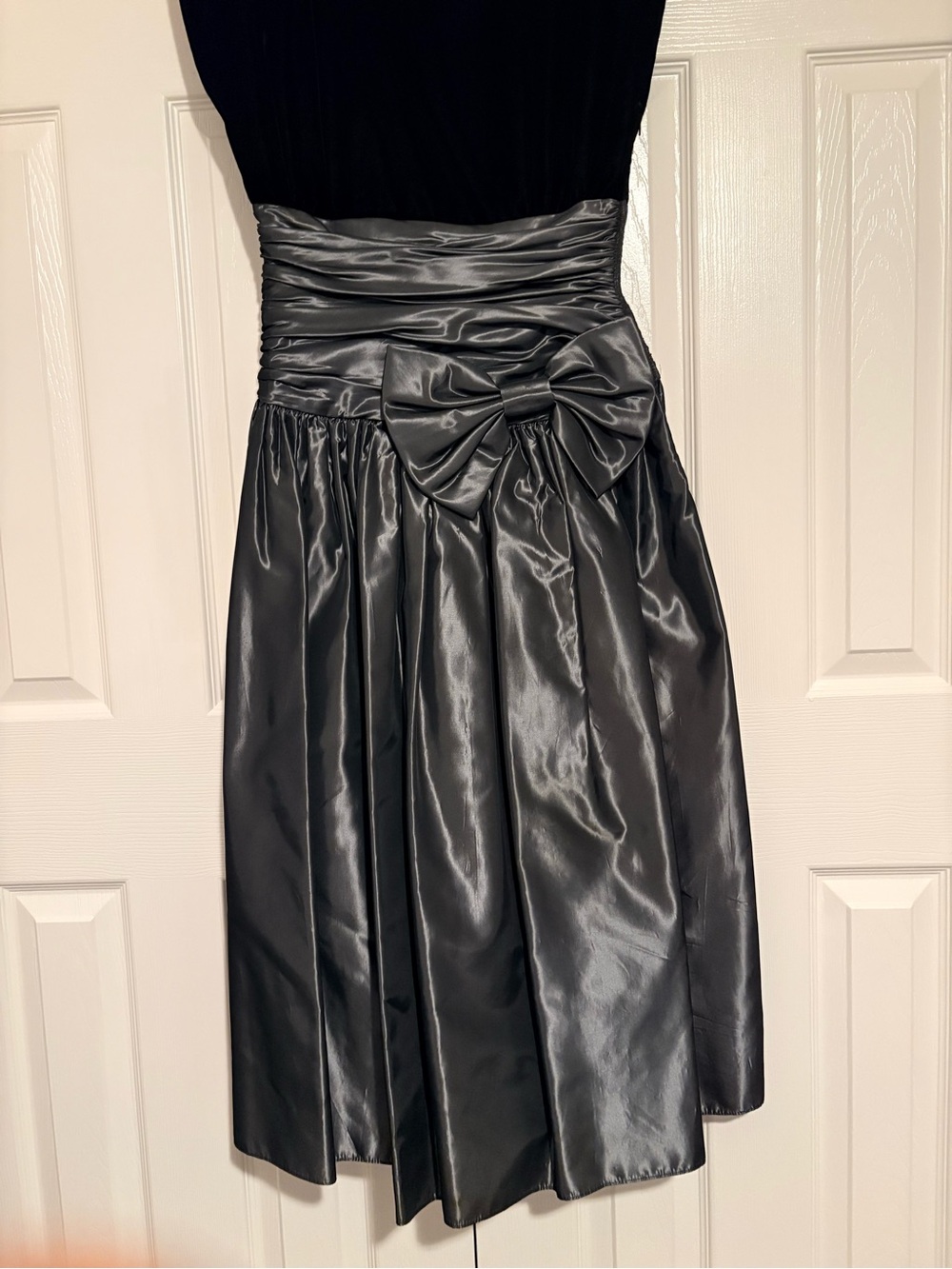 Vintage Elegant Black Satin Bow-Accent Women's Dress